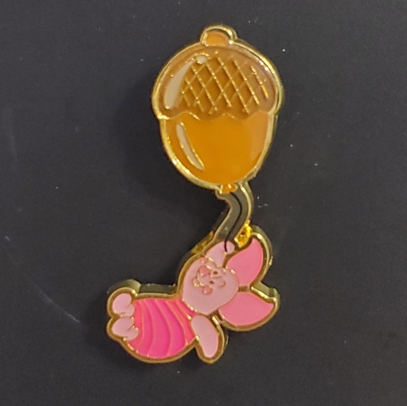 New Loungefly Disney Winnie the Pooh Piglet Balloon Enamel Collection Pin - Picture 4 of 4